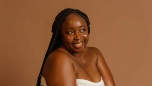 woman demonstrating body neutrality.