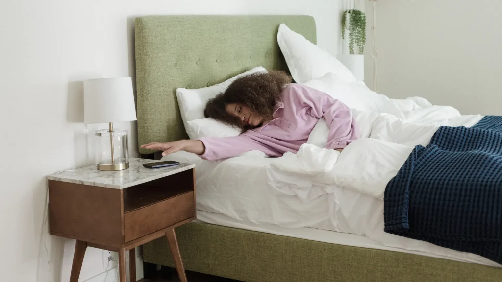 Adrenal_Fatigue_Symptoms_Waking_Up_900x600