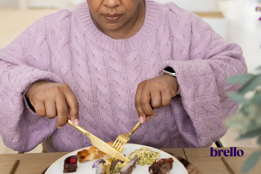 woman having dinner, example of how to have a healthy relationship with food.