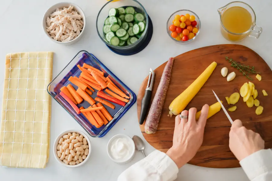 How_To_Build_A_High_Protein_Soup_900x600